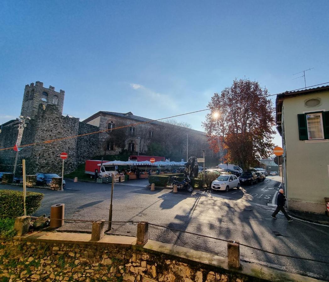 La Finestra Sul Castello Desenzano-By Goccia Di Lago เดเซนซาโนเดลการ์ดา ภายนอก รูปภาพ